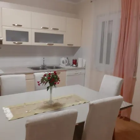 Orange Apartment Pridraga
