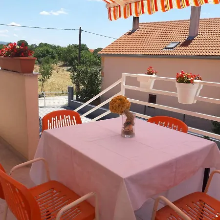 Apartment Orange *