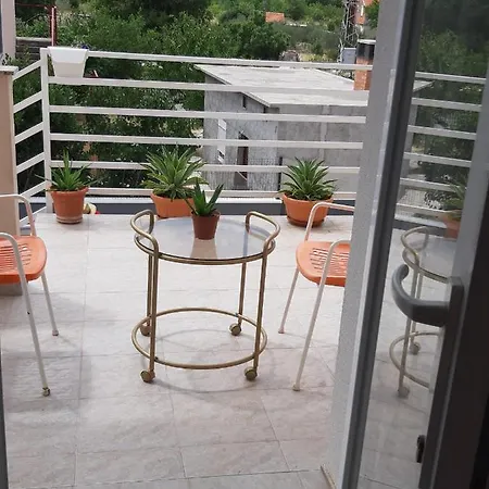 Orange *